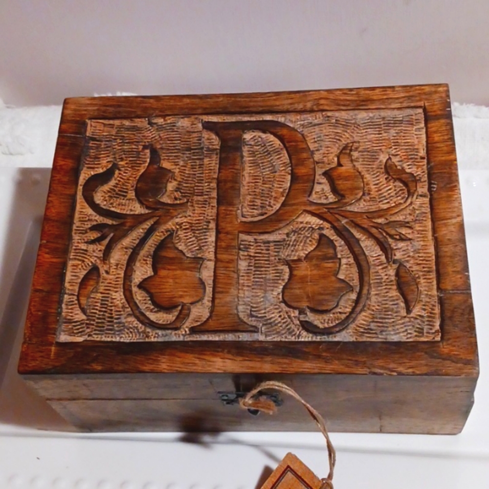 The Global Market hand carved wood storage chest  Unique! ⚜️👑⚜️